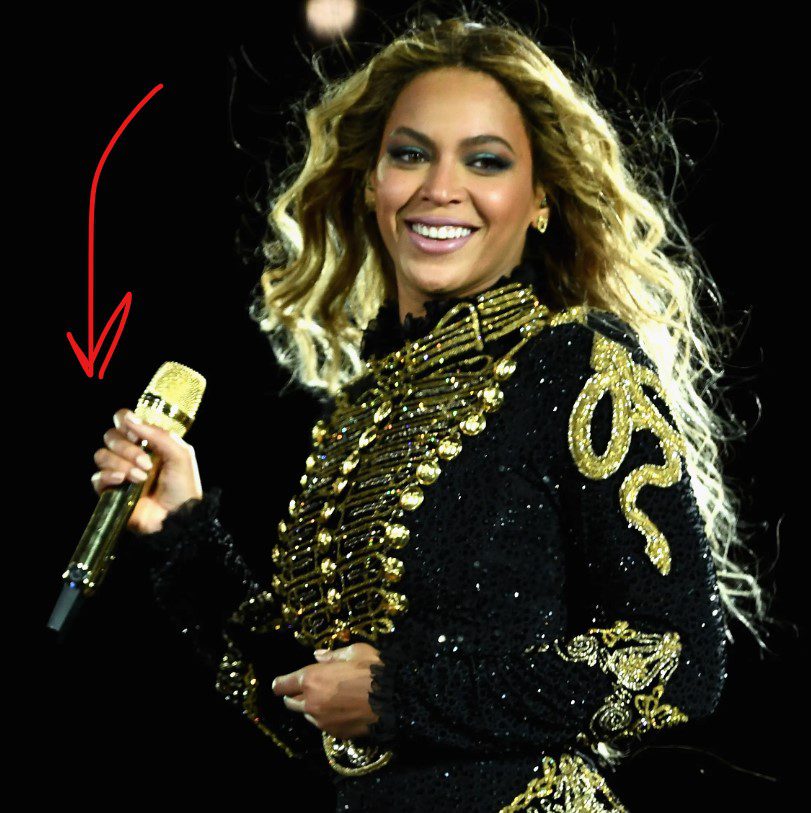 What microphone does Beyonce use1